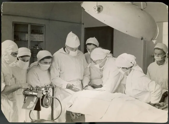 Framed Print : Operating Table Print: Student Nurses Observe a Surgeon