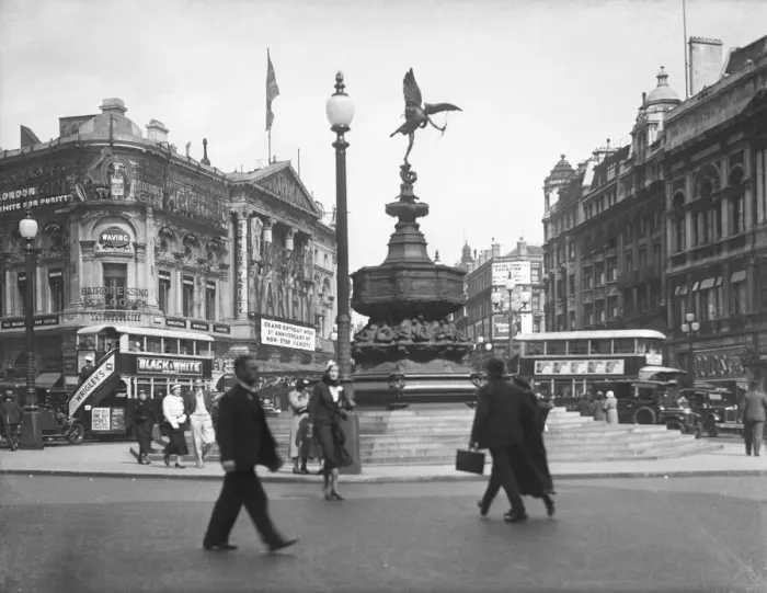 Framed Print : Piccadilly Circus Print 1930s Eros Statue Framed Print : Piccadilly Circus Print 1930s Eros Statue