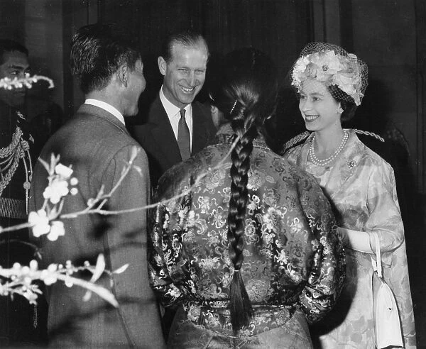 Queen Elizabeth II meets Sherpa Tensing
