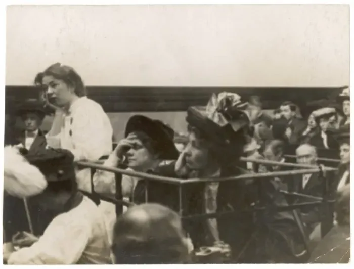 Framed Print : Rush Trial Print: Christabel Pankhurst and Mrs Pankhurst in Court Framed Print : Rush Trial Print: Christabel Pankhurst and Mrs Pankhurst in Court