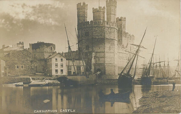 Sailing Boats & Castle, Carnarvon (Caernarfon), Caernarfonshire, Wales. Date: 1900s