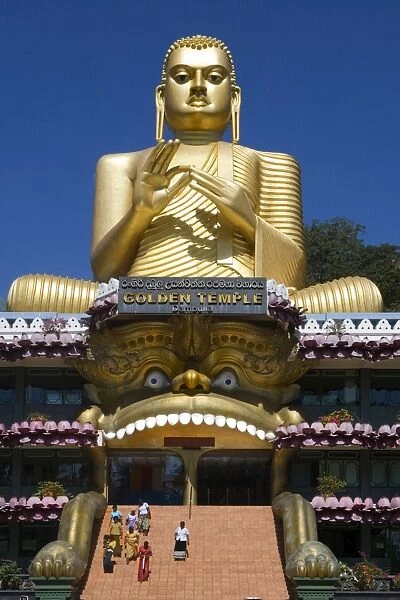 SRI LANKA. Mihintale. Golden Temple. Sitting