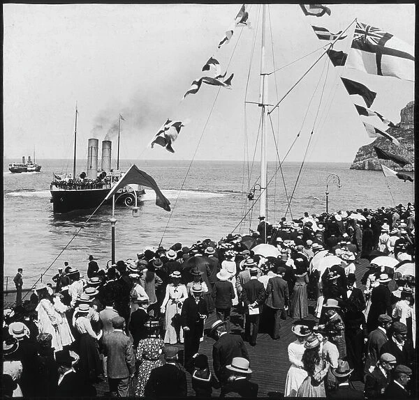 Steamship Crowd 1899