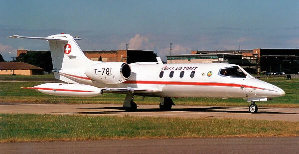 Swiss Air Force - Learjet 35A T-781 (msn 35A-068), of Lufttransportdienst des Bundes, at RAF Mildenhall (German: Schweizer Luftwaffe; French: Forces aeriennes suisses; Italian: Forze aeree svizzere; Romansh: Aviatica militara svizra) Date: 1993