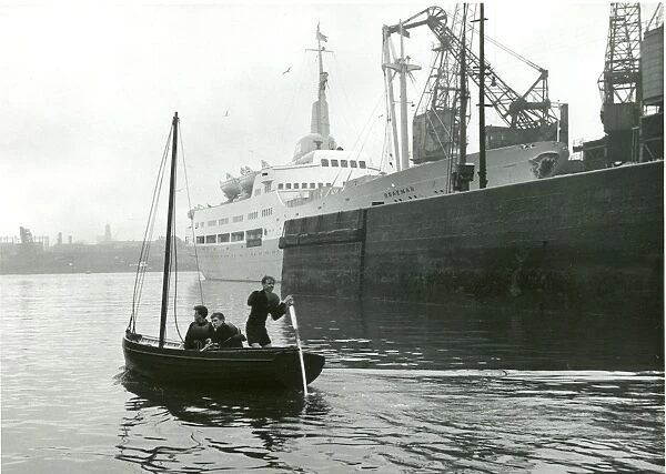 Tynemouth Sea Scouts alongside MV Braemar
