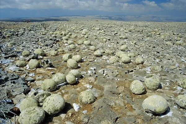 Geodes on limestone plateau