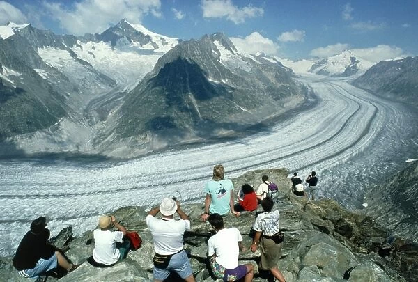 Glacier. View across a glacial valley. The dark stripes on the glacier