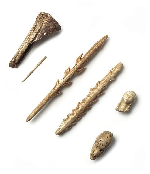 Ivory and bone tools, Upper Palaeolithic C016  /  5026