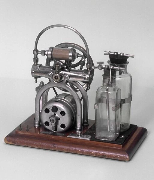 Medical pumping device, 20th century. C017  /  0746