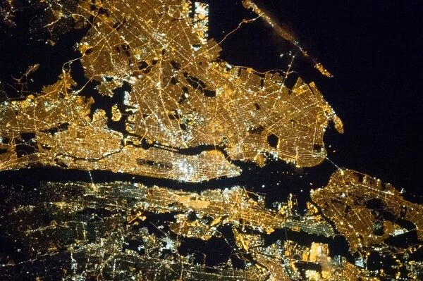 New York at night, ISS image C016  /  6382