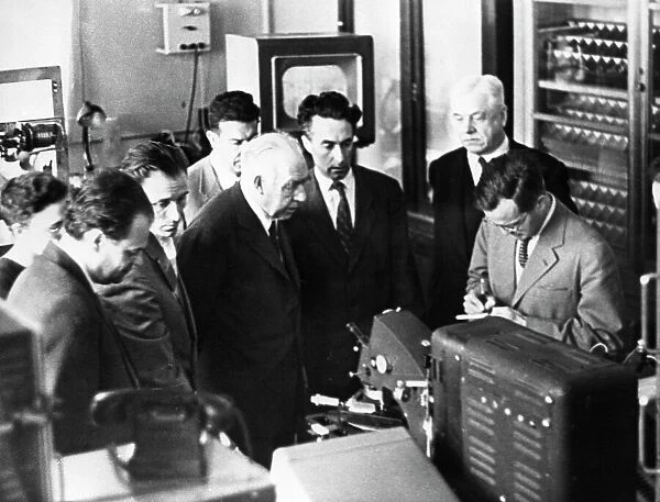 Nils and Aage Bohr in laboratory C016  /  8375