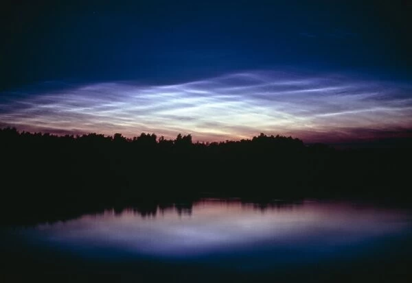 Noctilucent clouds, herring structure