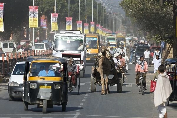 Road traffic in India C017  /  9083