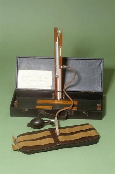 Sphygmomanometer, circa 1920 C017  /  6944