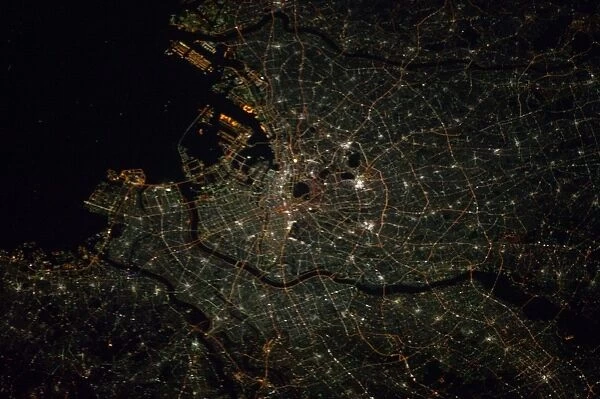 Tokyo at night, ISS image C018  /  9224