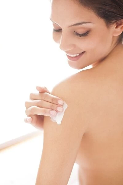 Woman applying body lotion F008  /  2795