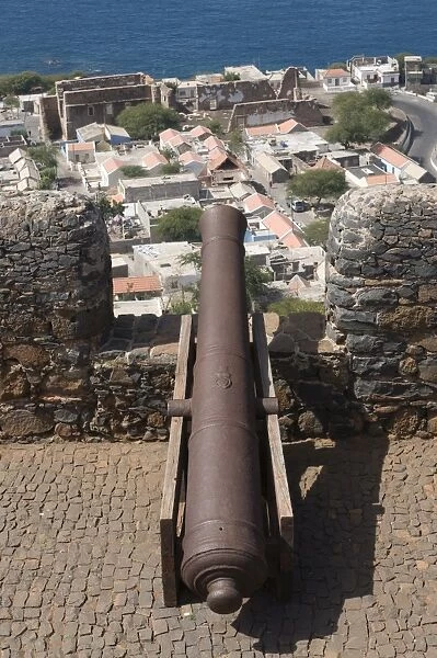 Cannon and loop-hole, Ciudad Velha (Cidade Velha), Santiago, Cape Verde Islands, Africa