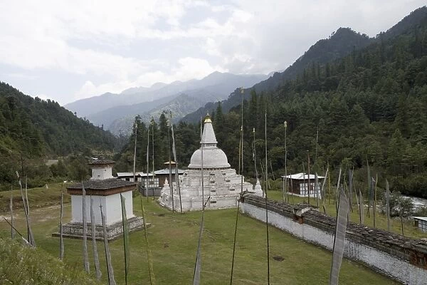 Chendebji Chorten, on the road between Punakha and Trongsa, Bhutan, Asia