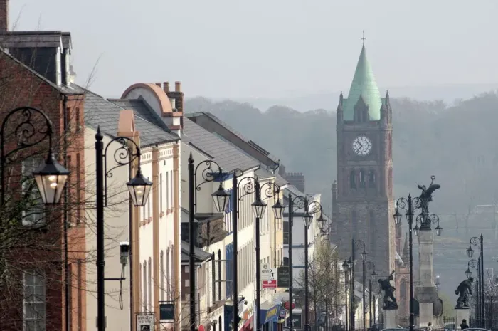 Framed Print : WorldInPrint Print of City of Derry, Northern Ireland
