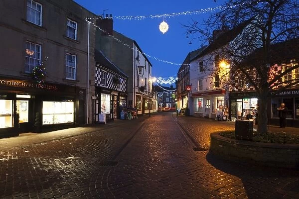 Cobbled Silver Street at Christmas, Knaresborough, North Yorkshire, Yorkshire, England, United Kingdom, Europe
