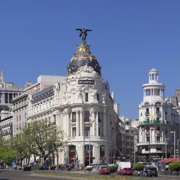 Framed Print : Edificio Metropolis Print, Madrid Framed Print : Edificio Metropolis Print, Madrid