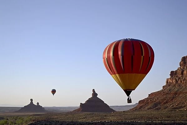 Formations in Valley of the Gods with two hot air balloons