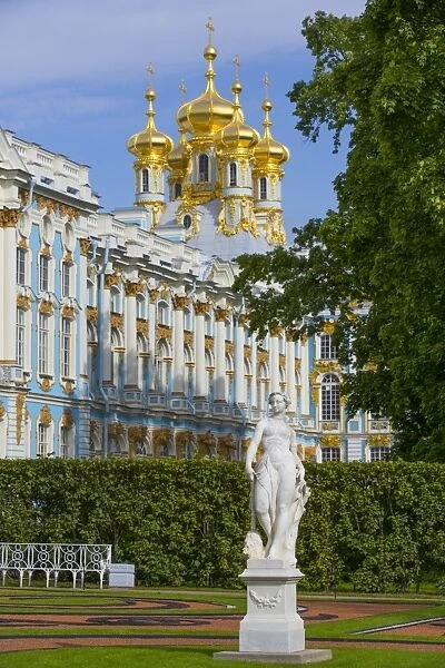 Garden statue, Catherine Palace in the background, Tsarskoe Selo, Pushkin, UNESCO