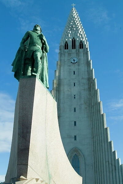 Hallgrimskirka with statue of Leifer Eiriksson
