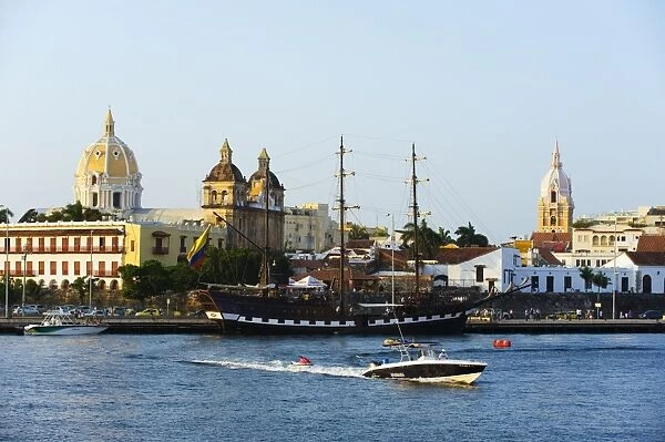 Harbour area, Old Town, UNESCO World Heritage Site, Cartagena, Colombia, South America