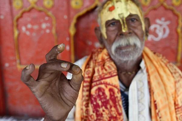 Hindu blessing, Mathura, Uttar Pradesh, India, Asia