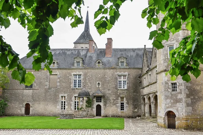 Framed Print : Inner Courtyard Print of Chateau de Talcy Framed Print : Inner Courtyard Print of Chateau de Talcy