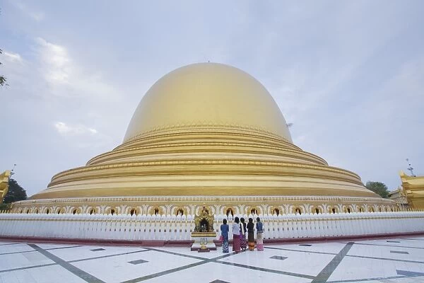 Kaungmudaw pagoda, Sagaing, Myanmar (Burma), Southeast Asia
