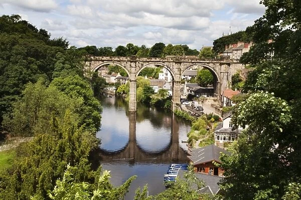 Knaresborough Viaduct and River Nidd in summer, Knaresborough, North Yorkshire, Yorkshire, England, United Kingdom, Europe