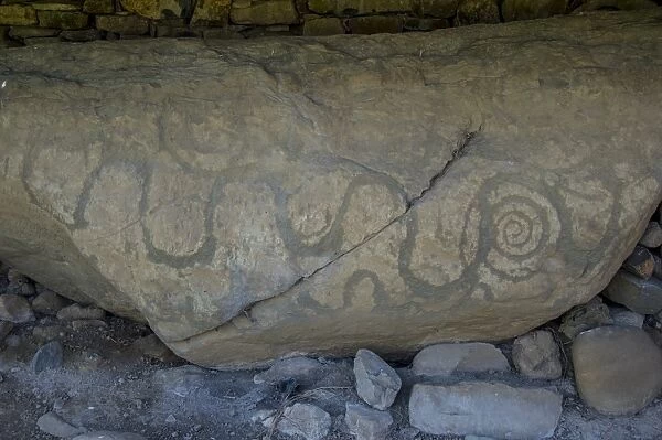 Knowth, neolithic passage grave, UNESCO World Heritage Site, prehistoric Bru na Boinne