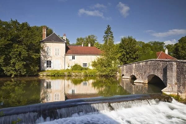La Laignes river flowing through the village of Les Riceys, Aube, Champagne-Ardennes, France, Europe