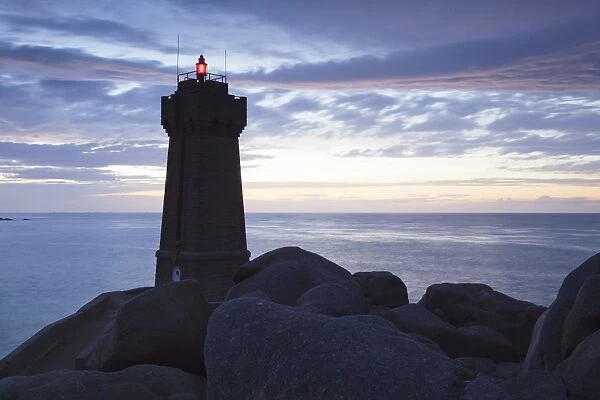 Lighthouse Meen Ruz, Ploumanach, Cote de Granit Rose, Cotes d Armor, Brittany, France, Europe