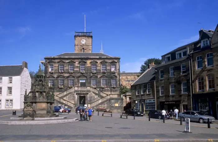 Framed Print : Linlithgow Town Hall Print Framed Print : Linlithgow Town Hall Print