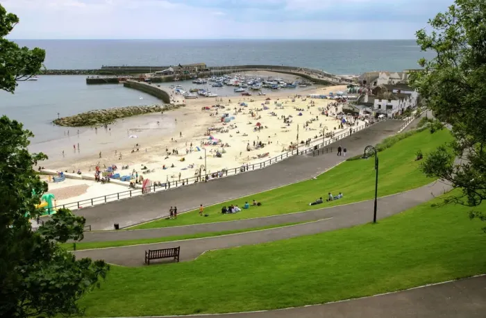 Framed Print : Lyme Regis Print: The Cobb and Beach Framed Print : Lyme Regis Print: The Cobb and Beach