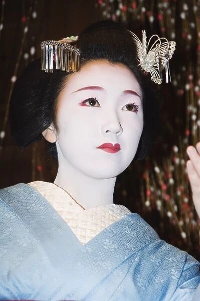 Maiko (trainee geisha)