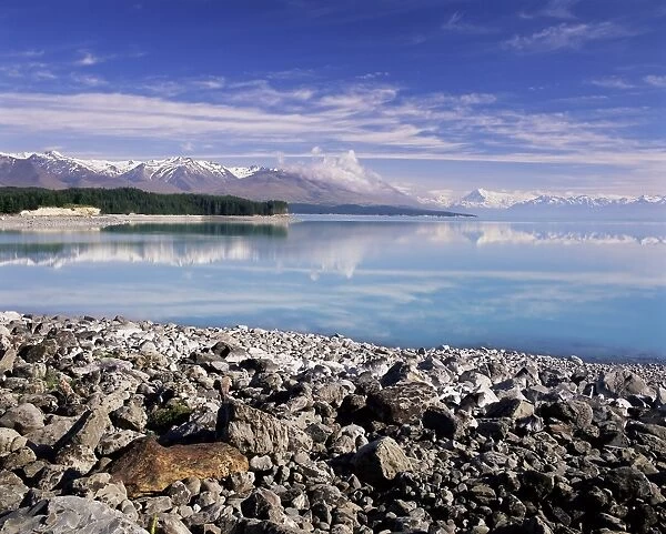 Mount Cook (Aoraki) viewed across Lake Pukaki
