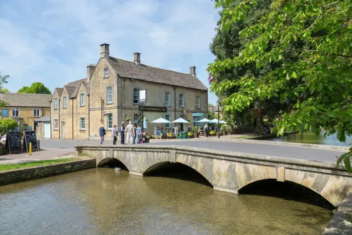Framed Print : Old Bridge Print over River Windrush, Bourton on the Water Framed Print : Old Bridge Print over River Windrush, Bourton on the Water
