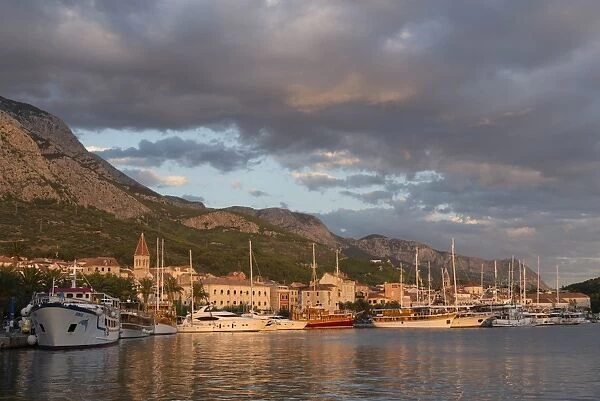 Old town with many Venetian style houses and boats in harbour, Makarska, Croatia, Europe