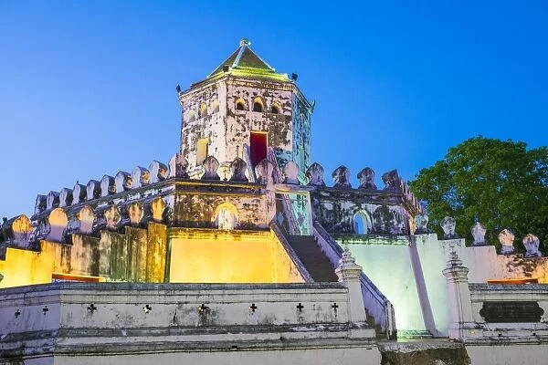 Phra Sumen Fort (Pom Pra Sumen) at night, Bangkok, Thailand, Southeast Asia, Asia