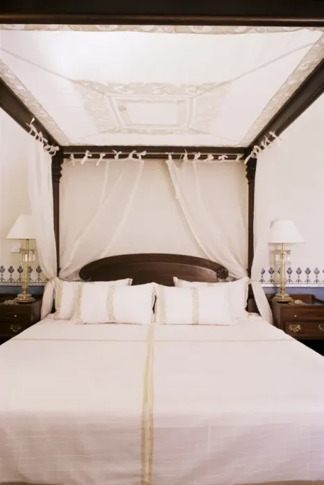 Framed Print : Four Poster Bed Print Framed Print : Four Poster Bed Print