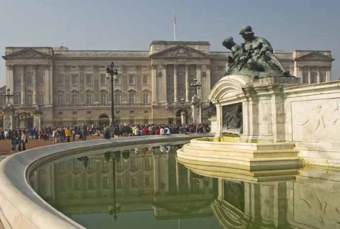Framed Print : Buckingham Palace Reflection Print Framed Print : Buckingham Palace Reflection Print