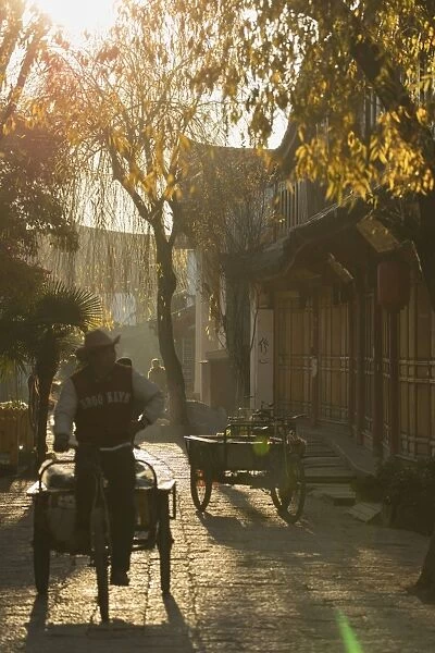 Street scene, Lijiang, UNESCO World Heritage Site, Yunnan, China, Asia