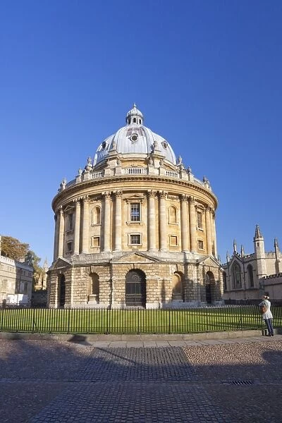 Student stands in front of Radcliffe Camera, Oxford University, Oxford