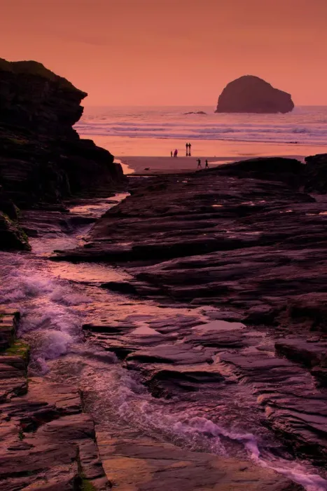 Framed Print : WorldInPrint Print: Sunset at Trebarwith Strand, Cornwall Framed Print : WorldInPrint Print: Sunset at Trebarwith Strand, Cornwall