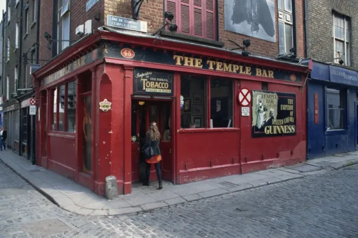 Framed Print : The Temple Bar Print Framed Print : The Temple Bar Print