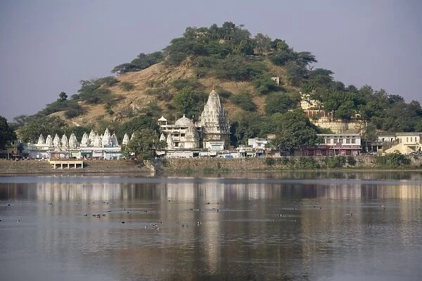Temple and Lake Gaibsagar, Dungarpur, Rajasthan, India, Asia